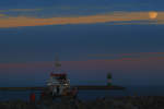 LARGO mit Mukraner Leuchtturm und aufgehendem Mond.