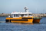 Offshore Transfer Vessel  Windcat 28  beim Einlaufen in Warnemünde am 06.04.2018