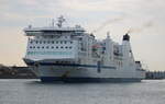 Die Fähre Akka IMO: 9217230(ehemals TT-Line)auf ihrem Seeweg von Rostock nach Trelleborg beim Auslaufen am 18.04.2026 in Warnemünde.