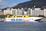 SANTA CRUZ DE TENERIFE (Provinz Santa Cruz de Tenerife), 29.03.2016, Fährschiff Bencomo Express beim achterseitigen Anlegen -- Baujahr: 1999 / Flagge: Spanien / IMO/MMSI: 9206712/224840000