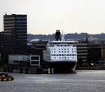 Das 171m lange Fährschiff CROWN SEAWAYS der Reederei DFDS am 29.09.23 in Kopenhagen
