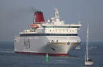 Die Schweden Fähre DROTTEN auf ihrem Seeweg von Nynäshamn nach Rostock beim Einlaufen am 30.10.2021 in Warnemünde.