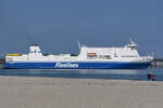 Das Fährschiff FINNFELLOW (IMO: 9145164) kurz der Abfahrt von Travemünde.