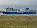Das Fährschiff FINNSTAR (IMO: 9319442) ist hier im Mai 2023 bei der Ankunft in Travemünde zu sehen.