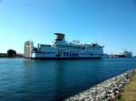 FS Huckleberry Finn im Seekanal von Rostock im Hintergrund MV Rotterdam (19.08.09)