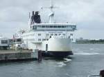 Die  FS Kronprins Frederik  am 11.08.08 im Rostocker Überseehafen. Sie ist gerade im Begriff abzulegen.