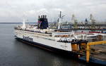 Das 152m lange Fährschiff Kronprins Frederik am 09.11.19 in Rostock