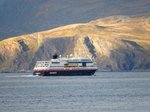 Die MS Midnatsol der Hurtigruten am 03.09.16 vor Honnigsvag Südgehend.