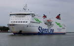Die StenaLine Fähre Mecklenburg-Vorpommern auf ihrem Seeweg von Trelleborg nach Rostock beim Einlaufen in Warnemünde.26.07.2024