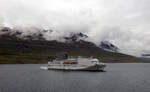 Das 165m lange Fährschiff NORRÖNA am 28.05.25 in Seydisfjördur.