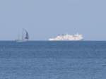 Fhre der TT-Line und ein Segelboot in der Lbecker Bucht 26.09.2009