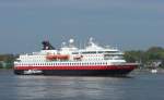 NORDNORGE der Hurtigruten Flotte a 23.4.07 in Hamburg einlaufend.  Ich wei nicht, zu welchem Anlass. Vielleicht Werbung fr die Reederei.