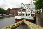 Die Fhre  Harlingerland  hat in Oldenburg festgemacht. Normalerweise ist es zwischen Carolinensiel und Wangerooge unterwegs. Den Ausflug nach Oldenburg hat es zu Werbezwecken am 8. Mai 2007 unternommen.