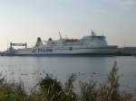 Die moderne TT-Line Fhre  Robin Hood  (Heimathafen Hamburg) am Skandinavienkai in Travemnde. Abends wird das Schiff wieder in Richtung Trelleborg abfahren. Aufnahme vom Septmeber 2006.