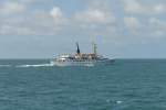 Bild Nr. 4 meines Tagesausflugs nach Helgoland vom 05.07.2007.
Kurz vor Helgoland berholen wir eines der Bderschiffe. Die MS Atlantis verbindet Helgoland mit Cuxhaven. Sie wurde 1972 gebaut und bietet 1000 Passagieren platz.