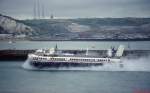 Ein Hovercraft aus Calais trifft im April 1992 in Dover ein.