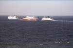 Begegnung im Seekanal vor Warnemnde - GTS FINNJET, MS SUPERFAST VII und eine Scandlines-Fhre am 22.08.2005; im Kielwasser der GTS FINNJET fhrt das Lotsenboot (Foto gescannt)