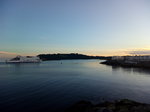 Eine Fähre von Brittany Ferries in Plymoutub am Abend des 17.