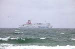 Ein Fährschiff der Stenaline läuft Heck voraus in den Hafen Sassnitz / Mukran ein.25.07.2017 11:42 Uhr.