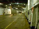 Oscar Wilde  -Irishferries, Blick nach achtern auf dem linken, mittleren Fahrzeugdeck. Links der Lkw- Fahrstuhl ins Unterdeck, Kapazitt ca. 580 Pkw. Destination Rosslare- Cherbourgh 