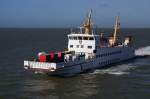 Da man im Verkehr zwischen Norddeich und Juist keine PKWs transportieren muss, kommen hier normale Fhren der FRISIA zum Einsatz. Die 1980 gebaute Frisia IX (IMO: 7924310) ist besonders hufig auf dieser Linie eingesetzt, da sie zum einen einen verhltnismig geringen Tiefgang (1,25 Meter) hat und zum anderen auf dem Vordeck viele Gter transportiert werden knnen. Aufgenommen am 11.03.2009