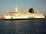 FS Prins Joachim im Abendlicht vor der Yachthafenresidenz Hohe Dne in Rostock (19.08.09)