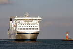 Fährschiff Peter Pan mit 220 m länge eingehend Rostock am 06.10.21