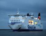 Stena Line Fähre Skane auf dem Weg von Trelleborg nach Rostock Überseehafen beim Einflaufen im Hafen von Warnemünde am 11.08.2013 um 05:28 Uhr
