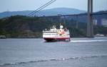 Die MS Spitsbergen der Hurtigruten am Abend des 07.09.16 auslaufend Bergen (NOR)