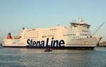 Hier läuft gerade das Fährschiff der Stena Line  ,,Stenagermanica‘‘  / Göteborg aus der Kieler Förde aus.