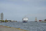 Anfang Mai 2023 bot sich mir dieser Blick auf die Hafeneinfahrt von Travemünde, unter anderem mit der ankommenden STENA LIVIA (IMO: 9420423).