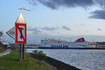 Das Fährschiff STENA FLAVIA (IMO: 9417919) war Anfang April 2024 beim Entladen am Skandinavienkai in Travemünde zu sehen.