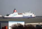 Das Fährschiff Trelleborg läuft am 07.03.14 in Sassnitz ein.