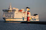 Die TT-Line Fähre Tom Sawyer auf dem Seeweg von Trelleborg nach Rostock beim Einlaufen in Warnemünde.13.04.2025