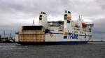 Das 179m lange Fährschiff NILS DACKE am 10.11.23 in Rostock