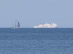 F�hre der TT-Line und ein Segelboot in der L�becker Bucht 26.09.2009