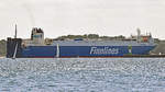 FINNWAVE (IMO 9468932) passiert die Nordermole und wird in wenigen Minuten den Skandinavienkai in Lübeck-Travemünde erreichen.