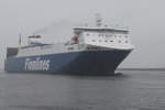 Die Finnlines Fähre Finnmill auf ihrem Seeweg von Hanko nach Rostock-Überseehafen bein Einlaufen in Warnemünde.20.09.2019 zum Zeitpunkt der Aufnahme gab es einen heftigen Regenschauer.