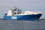 Die 193 Meter lange RoRo-Güter Fähre Finnmerchant auf dem Seeweg von Hanko nach Rostock-Überseehafen beim Einlaufen in Warnemünde.05.06.2022