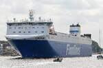 Die FINNMILL IMO-Nummer:9212656 Flagge:Finnland ex. Schweden Länge:186.0m Breite:26.0m Baujahr:2002 Bauwerft:CSC Jinling Shipyard,Nanjing China auslaufend aus Travemünde am 26.07.25
