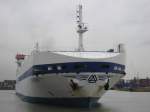 Ein Containerschiff und RO-RO ORTVIKEN am 05.09.2007 im Hafen Rotterdam.