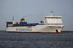 plötzlich und unerwartet kam Die Ro-Ro Cargo Fähre Seagard der finnischen Reederei Transfennica auf ihrem Seeweg von Kotka nach Lübeck via Rostock-Überseehafen in Warnemünde