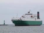 Der Ro-Ro-Frachter  VIKINGLAND von Hanko nach Rostock-Überseehafen beim einlaufen in Warnemünde um 09:11 Uhr am 31.05.2014