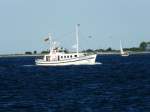 Die MS Forelle am 12.08.2012 auf der Kieler Frde. Dieses Schiff wird fr Hochseeangelfahrten eingesetzt, sowie als Partyschiff und kann fr viele andere Veranstaltungen gebucht werden. Zulassung fr bis zu 50 Personen. Lnge: 24,50m, Breite 6,50m, Max. Geschwindigkeit 12,5kn, Leistung 420 PS.