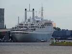ROTTERDAM (IMO:5301019; L=228m; B=28,7m; 25742kW; 1400 Passagiere; 776 Crew; Kiellegung 1959) und wird  nun seit 2009 als Museums-, bzw. Gastro-Hotelschiff im Hafen von Rotterdam genutzt; 240611