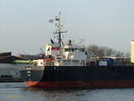 ANOUK (IMO 9196266) am 9.4.2023, NOK Höhe Hafen Rendsburg / Heckpartie mit Schornsteinmarke ATR Schifffahrt  /  Ex-Namen: ARKLOW SKY, NL  (BIS 12.2012), BBS  SKY, Bahamas (bis 03.2017) /  