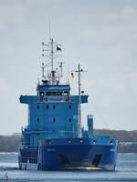 Das Frachtschiff AAVA VG (IMO: 9179361) kommt gerade in Travemünde an. (April 2023)