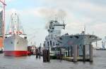 Hubschraubertrger HMS Ocean neben der guten alten Cap San Diego in Hamburg an der berseebrcke aufgenommen am 20.05.12 