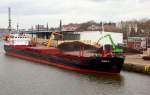 MS DUNE-2 IMO 8728048, lscht am Lbecker Konstinkai seine angelieferte Ladung...