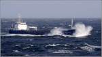 Und schon hat die EMI LEADER (IMO 9505687) mit der nchsten Welle zu kmpfen. Gesehen am 06.10.2011 vor der bretonischen Kste.